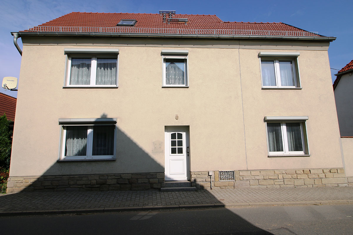 Ein- bis Zweifamilienhaus in 06722 Droyßig, ca. 50 km südwestlich von Leipzig - Vorderansicht